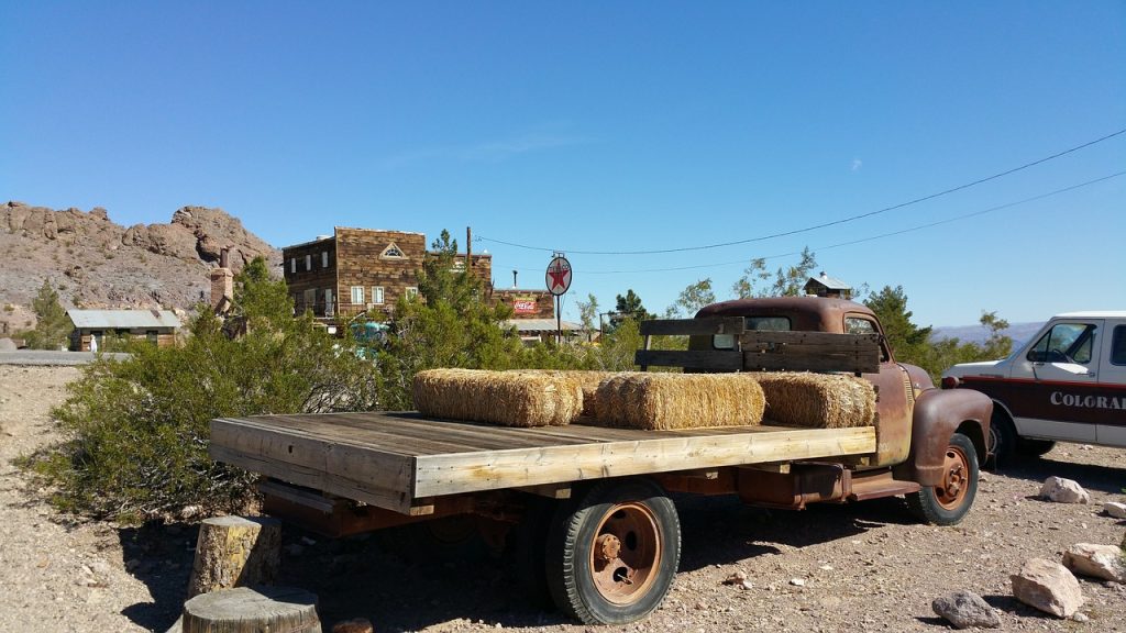 Global Supply Chain Group - flatbed truck with rust gb600cfb3a 1280