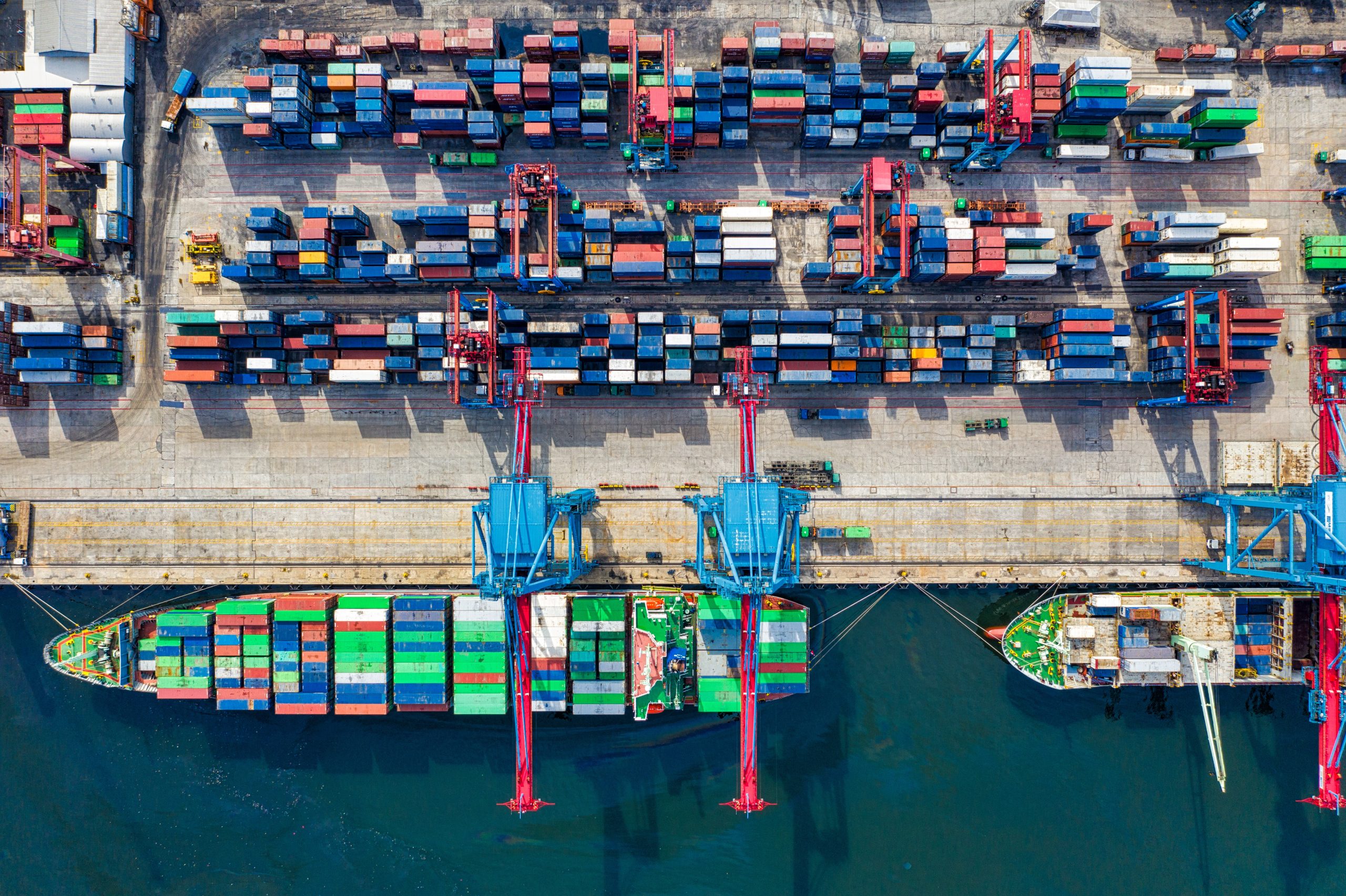 Maximizing Supply Chain Efficiency: Balancing Air and Sea Freight for Optimal Results